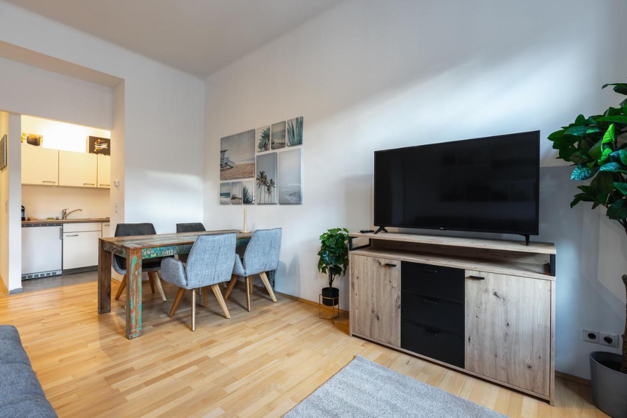 Cozy Apartment Steps Away From Subway Station Wien Eksteriør billede