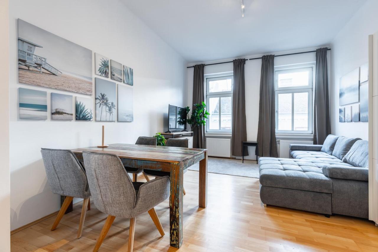 Cozy Apartment Steps Away From Subway Station Wien Eksteriør billede