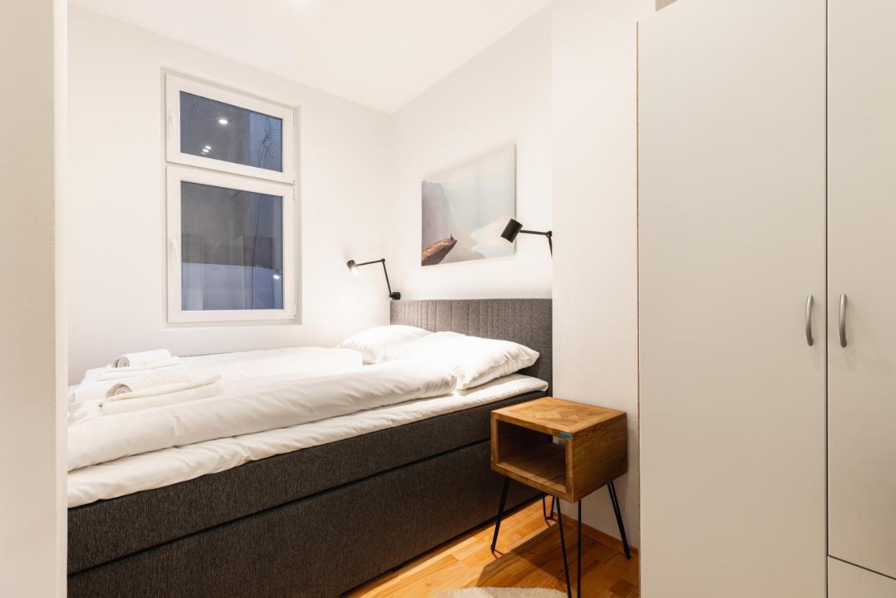 Cozy Apartment Steps Away From Subway Station Wien Eksteriør billede