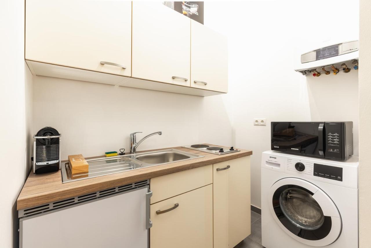 Cozy Apartment Steps Away From Subway Station Wien Eksteriør billede